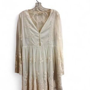 Illa Illa sz L Cream Embroidered lace long sleeve Dress